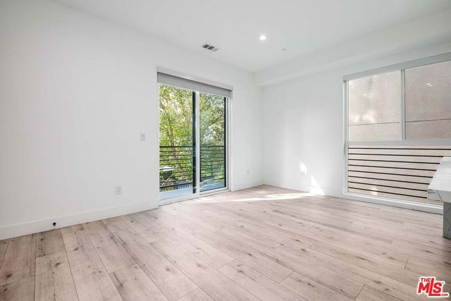 15330 Weddington Street, Sherman Oaks, CA 91411