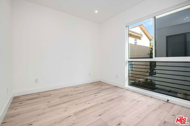 15330 Weddington Street, Sherman Oaks, CA 91411