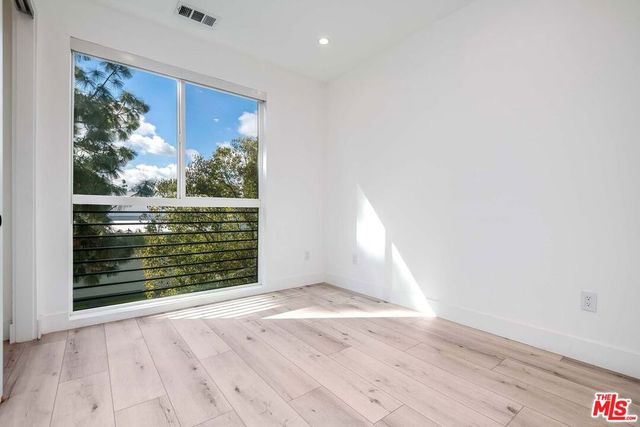 15330 Weddington Street, Sherman Oaks, CA 91411