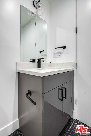15330 Weddington Street, Sherman Oaks, CA 91411