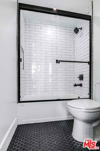 15330 Weddington Street, Sherman Oaks, CA 91411