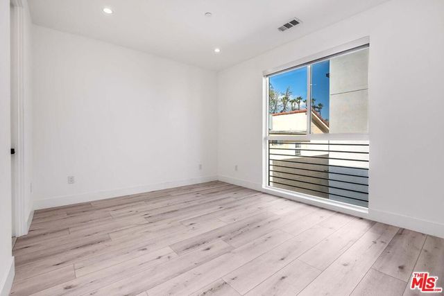 15330 Weddington Street, Sherman Oaks, CA 91411
