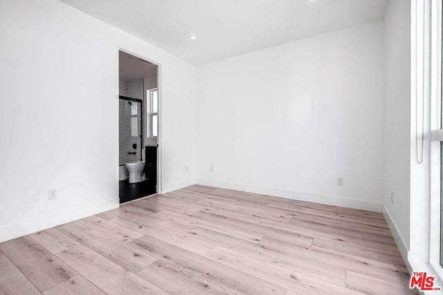 15330 Weddington Street, Sherman Oaks, CA 91411