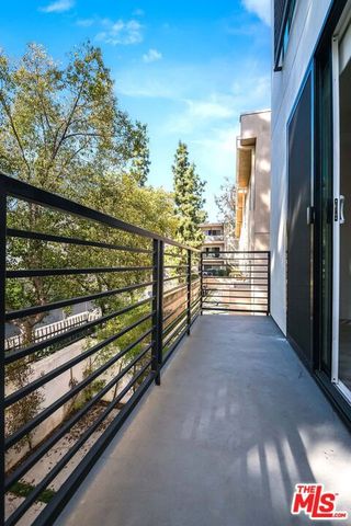 15330 Weddington Street, Sherman Oaks, CA 91411