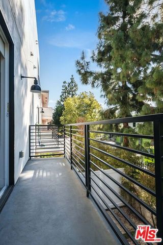 15330 Weddington Street, Sherman Oaks, CA 91411