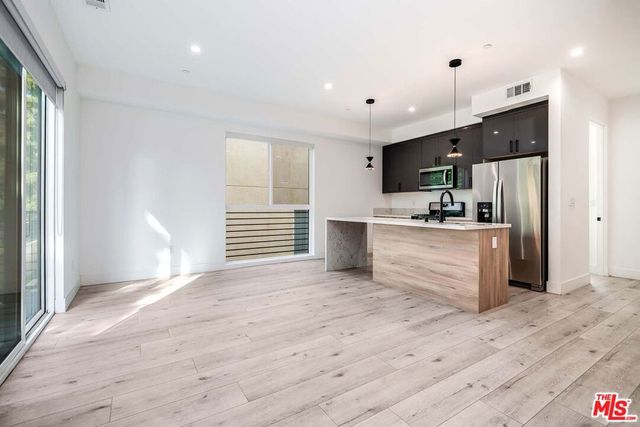 15330 Weddington Street, Sherman Oaks, CA 91411