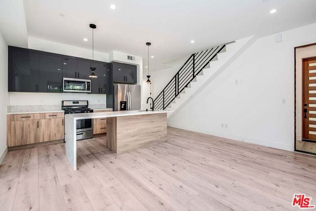 15330 Weddington Street, Sherman Oaks, CA 91411
