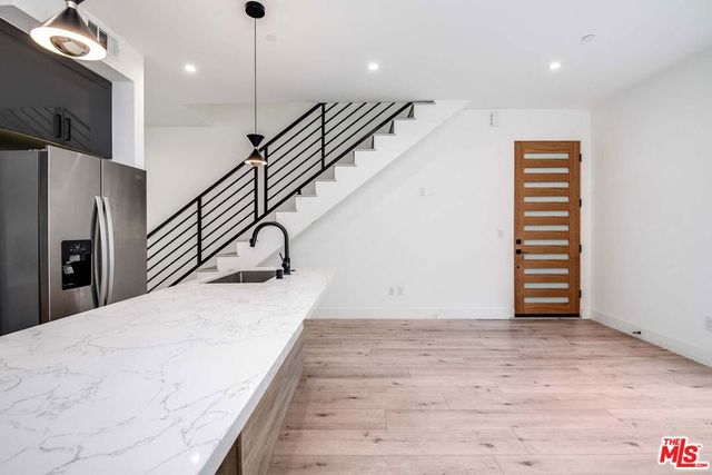 15330 Weddington Street, Sherman Oaks, CA 91411