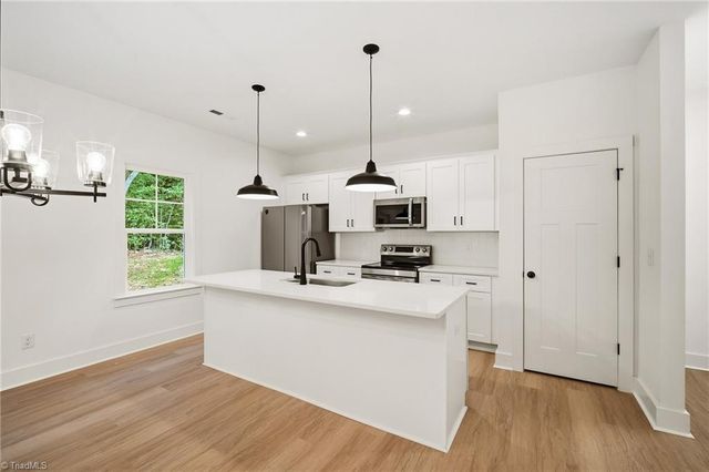 4450 Fernbrook Drive, Winston-salem, NC 27127