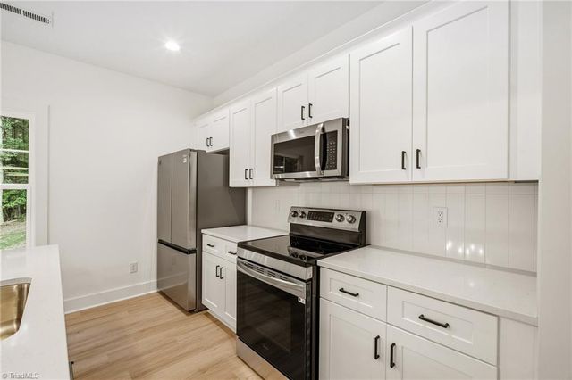 4450 Fernbrook Drive, Winston-salem, NC 27127