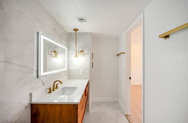 5055 West Hacienda Avenue 2034, Las Vegas, NV 89118