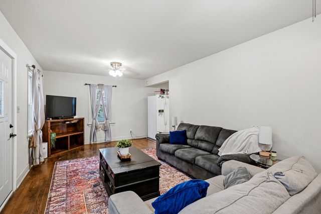 1886 N Fort Avenue, Springfield, MO 65803