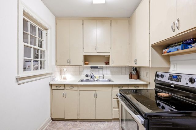 1886 N Fort Avenue, Springfield, MO 65803