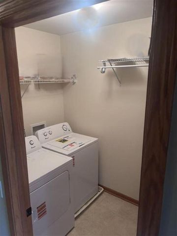 2204 Concord Drive 2204, Sycamore, IL 60178