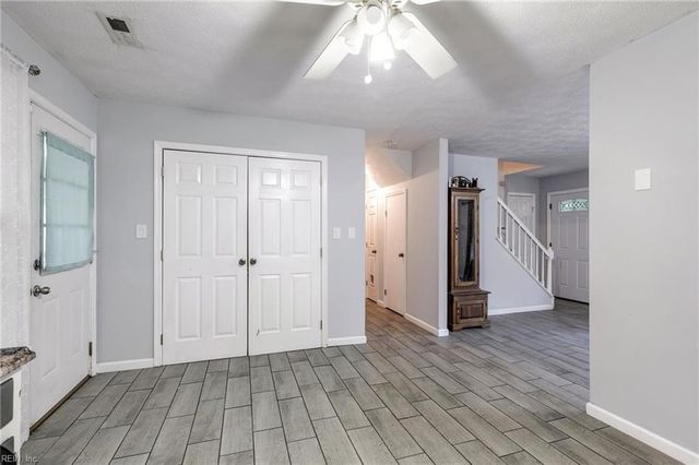 3931 Crosscreek LN, Gloucester, VA 23061