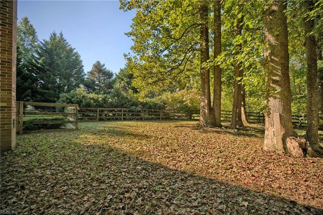 3931 Crosscreek LN, Gloucester, VA 23061