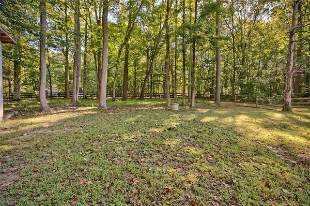 3931 Crosscreek LN, Gloucester, VA 23061