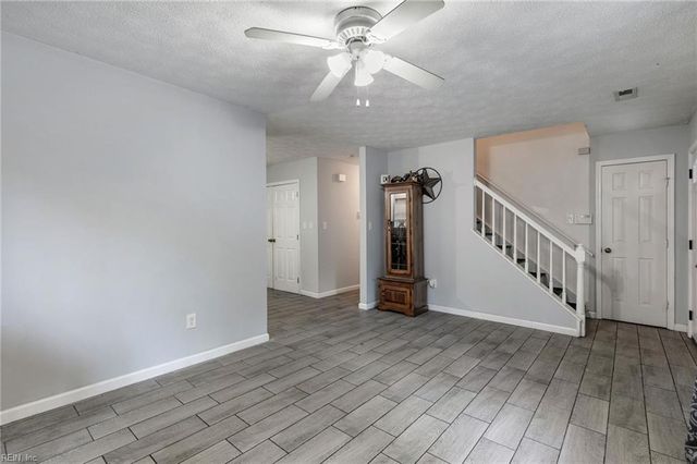 3931 Crosscreek LN, Gloucester, VA 23061