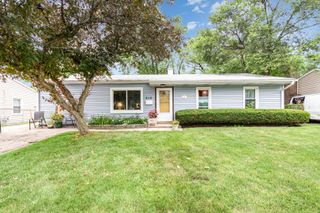 616 Parkside Circle, Streamwood, IL 60107