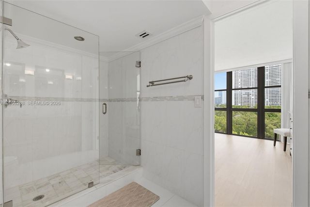 18181 NE 31st Court 807, Aventura, FL 33160