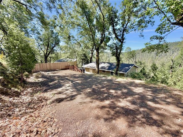 12137 Black Oak Drive, Loch Lomond, CA 95461