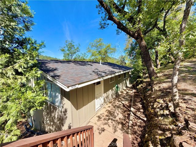 12137 Black Oak Drive, Loch Lomond, CA 95461