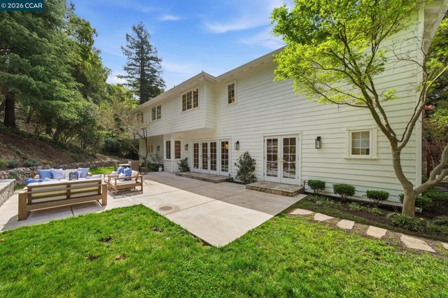3 Honey Hill Ct, Orinda, CA 94563