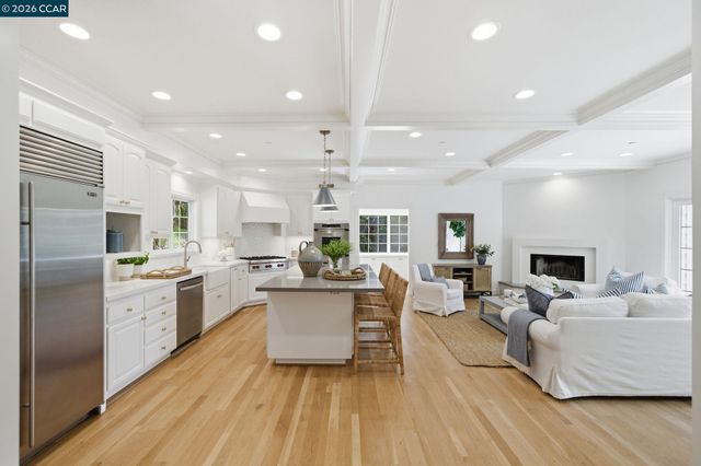 3 Honey Hill Ct, Orinda, CA 94563