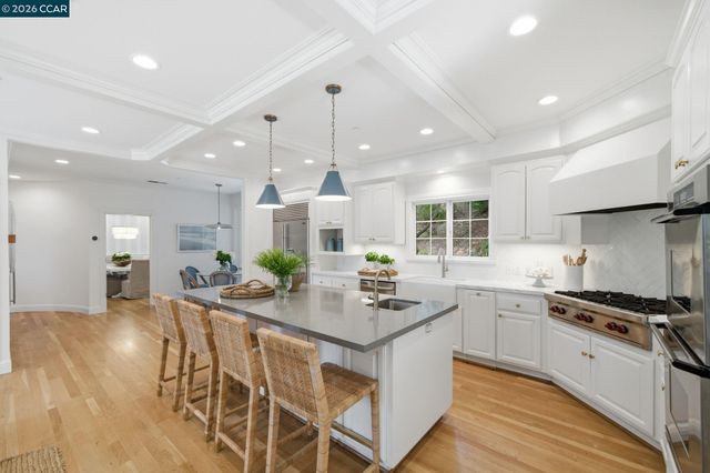 3 Honey Hill Ct, Orinda, CA 94563