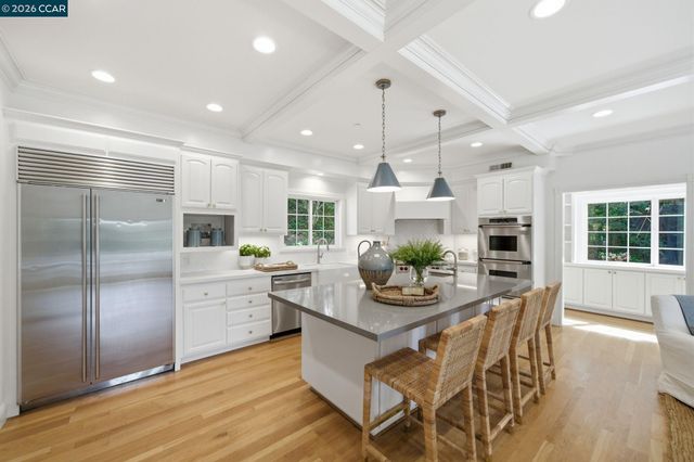 3 Honey Hill Ct, Orinda, CA 94563