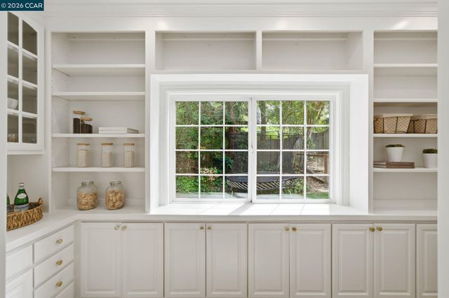 3 Honey Hill Ct, Orinda, CA 94563