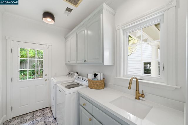 3 Honey Hill Ct, Orinda, CA 94563