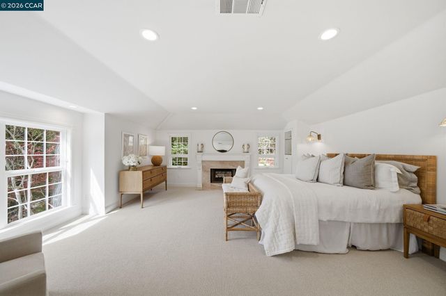 3 Honey Hill Ct, Orinda, CA 94563