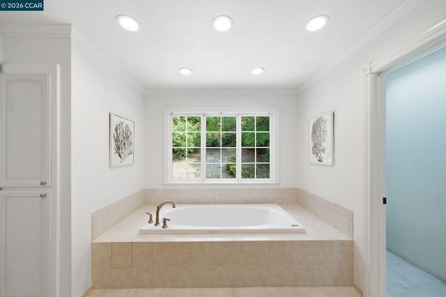 3 Honey Hill Ct, Orinda, CA 94563