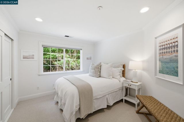 3 Honey Hill Ct, Orinda, CA 94563