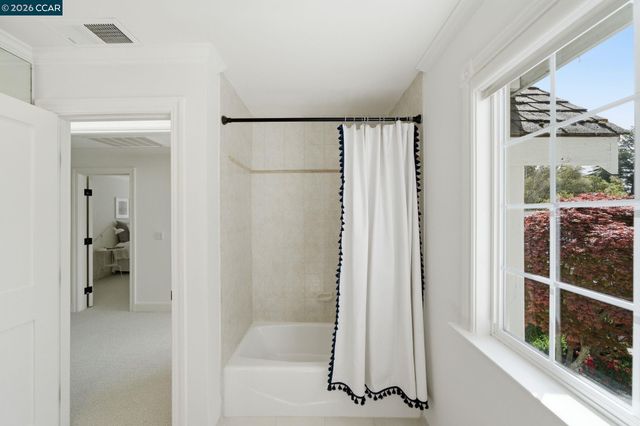 3 Honey Hill Ct, Orinda, CA 94563