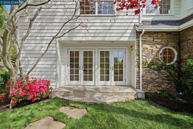 3 Honey Hill Ct, Orinda, CA 94563