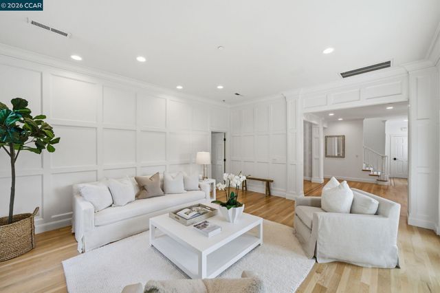 3 Honey Hill Ct, Orinda, CA 94563