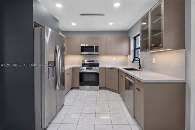 17950 NW 6th court, Miami Gardens, FL 33169
