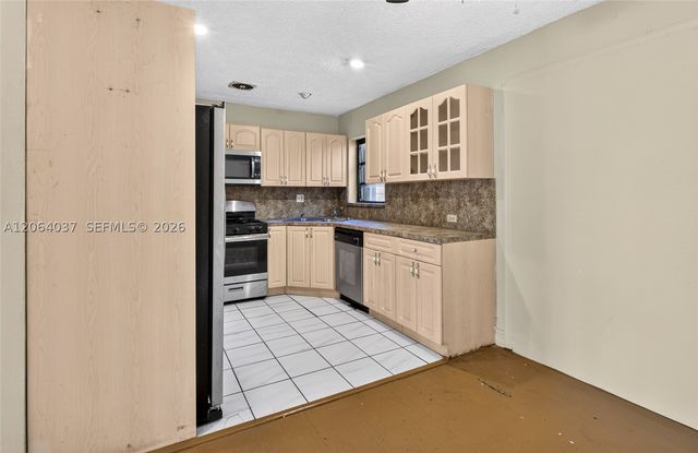 17950 NW 6th court, Miami Gardens, FL 33169
