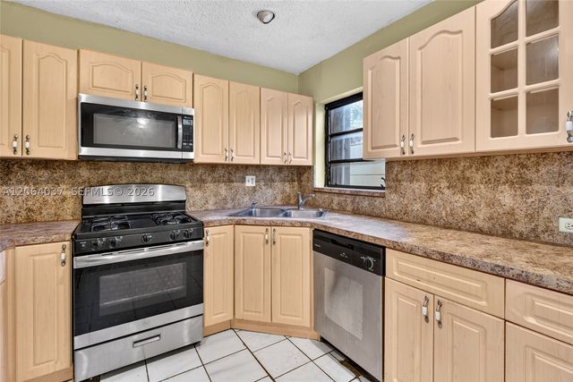 17950 NW 6th court, Miami Gardens, FL 33169