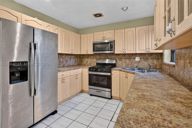 17950 NW 6th court, Miami Gardens, FL 33169