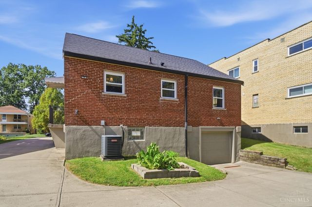 3520 Robb Avenue, Cincinnati, OH 45211