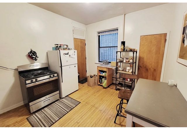923 W Waveland Avenue 2D, Chicago, IL 60613