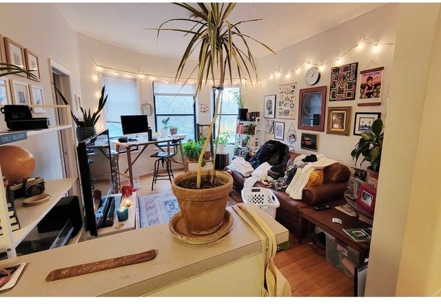 923 W Waveland Avenue 2D, Chicago, IL 60613