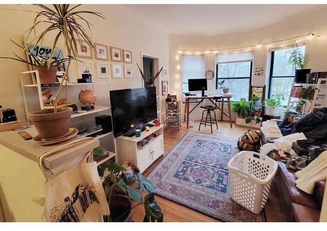 923 W Waveland Avenue 2D, Chicago, IL 60613