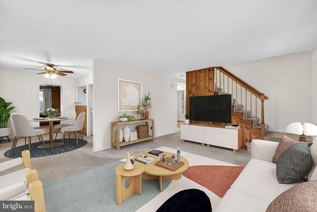 821 KENYON LN, Newark, DE 19711