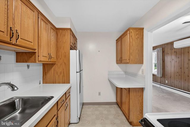 821 KENYON LN, Newark, DE 19711