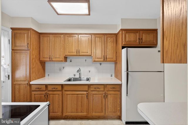 821 KENYON LN, Newark, DE 19711