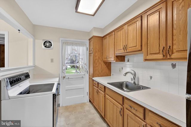 821 KENYON LN, Newark, DE 19711